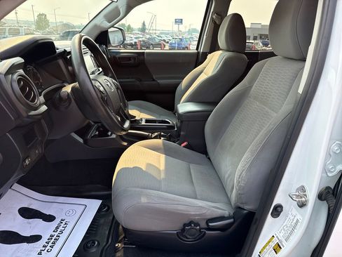 Used 2019 Toyota Tacoma SR w/ SR Convenience Package AWD/4WD image 10