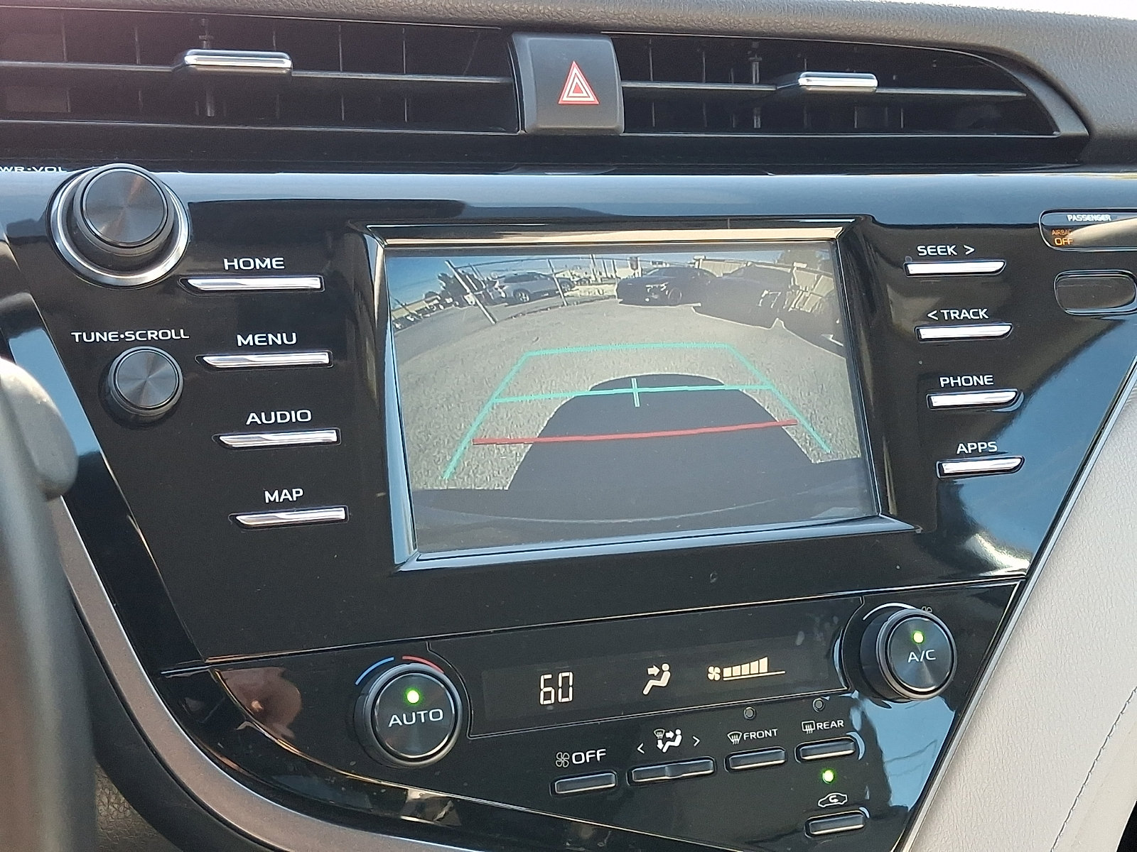 Used 2019 Toyota Camry SE w/ Protection Package (Q2) FWD image 18