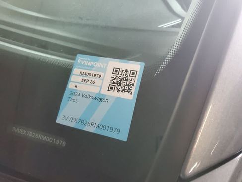Certified 2024 Volkswagen Taos SE FWD image 32