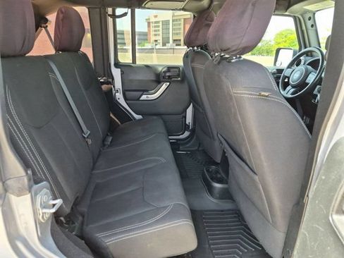 Used 2018 Jeep Wrangler Unlimited Sahara AWD/4WD image 16