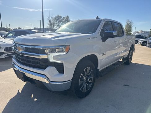 Used 2022 Chevrolet Silverado 1500 LT w/ Convenience Package II image 8