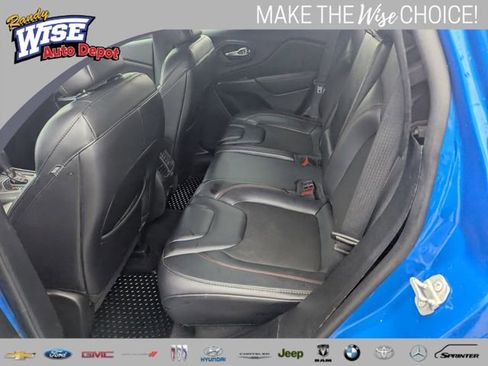 Used 2021 Jeep Cherokee Trailhawk image 18