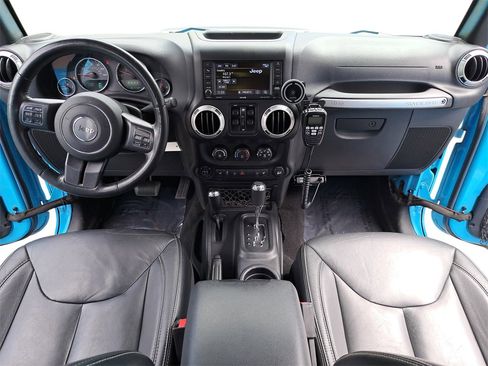 Used 2018 Jeep Wrangler Unlimited Rubicon w/ Connectivity Group image 9