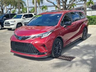Used 2022 Toyota Sienna XSE video 2