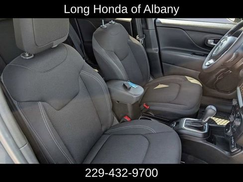 Used 2023 Jeep Renegade Altitude AWD/4WD image 20