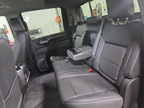Used 2025 GMC Sierra 3500 Denali w/ Denali Reserve Package AWD/4WD image 13