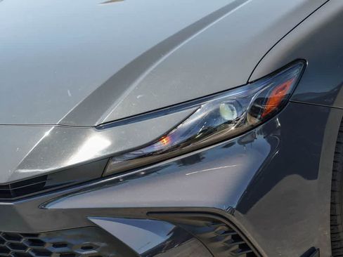 Used 2025 Toyota Camry SE FWD image 8