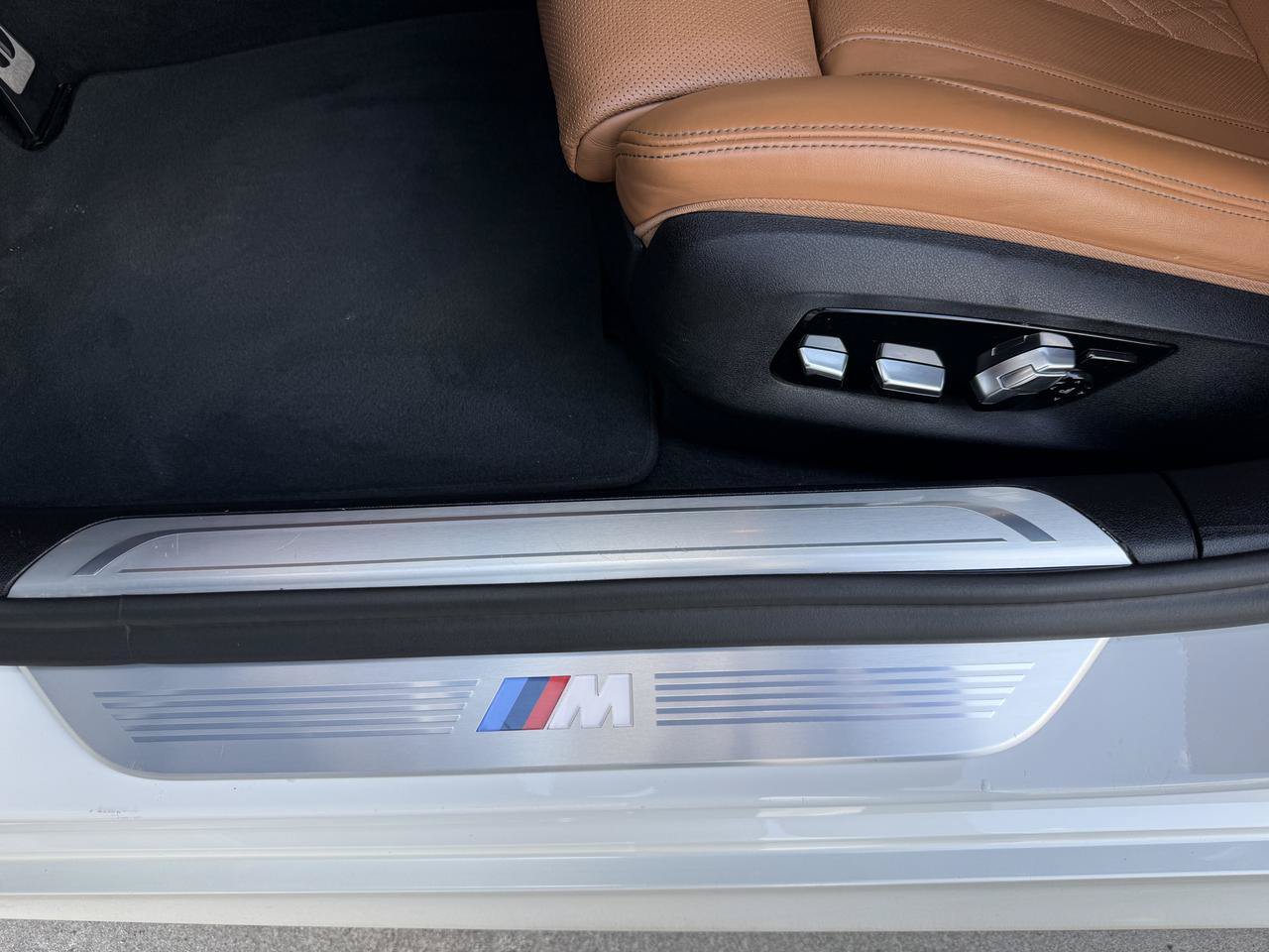 Used 2022 BMW 750i xDrive w/ Executive Package AWD/4WD image 12