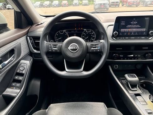 Certified 2023 Nissan Rogue SV FWD image 14