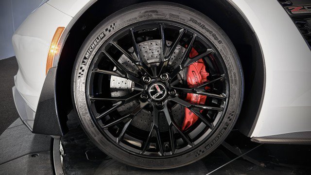 Used 2015 Chevrolet Corvette Z06 w/ 3LZ Preferred Equipment Group RWD image 31