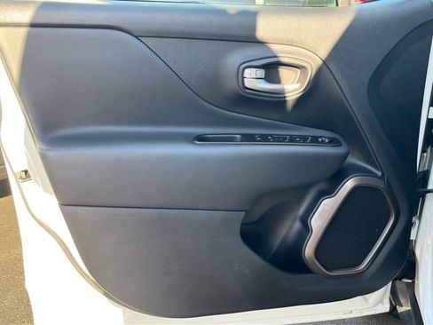 Used 2023 Jeep Renegade Latitude image 19