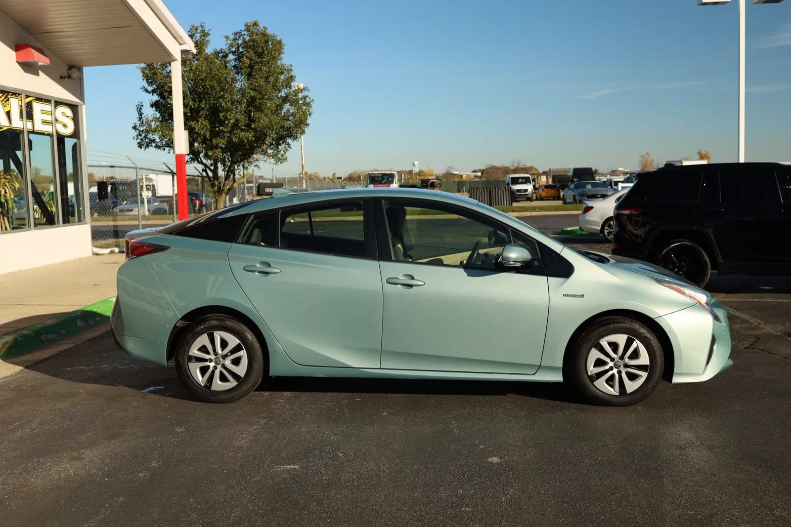 Used 2017 Toyota Prius Two w/ Prius Two Safety Plus Package FWD image 5