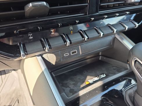 Certified 2025 Chevrolet Colorado ZR2 w/ Technology Package image 17