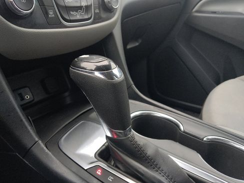 Used 2018 Chevrolet Equinox LS FWD image 26