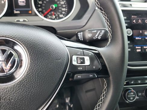 Used 2021 Volkswagen Tiguan SE w/ Panoramic Sunroof Package image 17