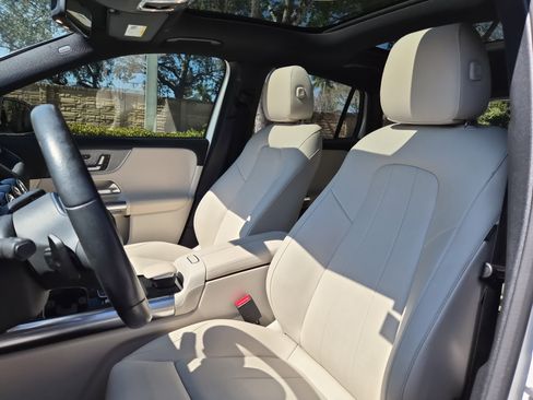 Used 2021 Mercedes-Benz GLA 250 w/ Premium Package image 20