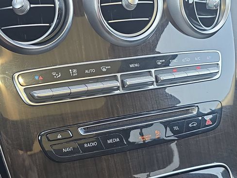 Used 2016 Mercedes-Benz GLC 300 4MATIC image 24
