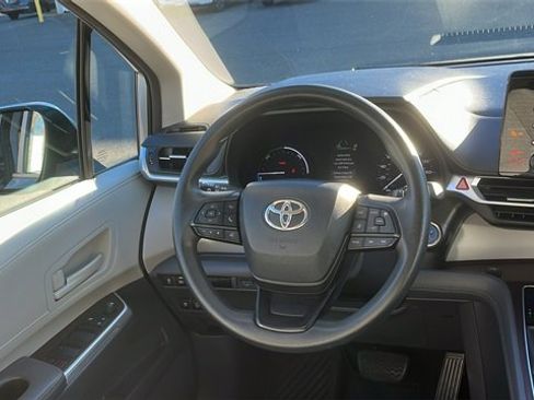 Certified 2022 Toyota Sienna LE image 19