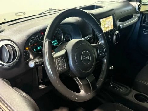 Used 2015 Jeep Wrangler Unlimited Sahara w/ Max Tow Package AWD/4WD image 11