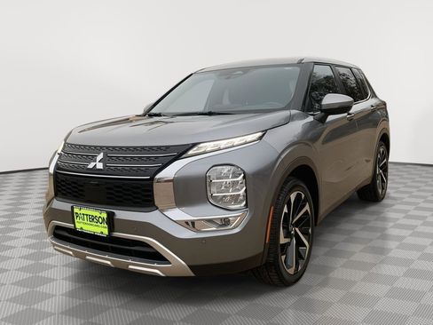 Used 2023 Mitsubishi Outlander SE image 4