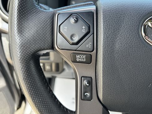 Used 2019 Toyota Tacoma TRD Sport AWD/4WD image 21