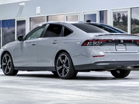 Used 2024 Honda Accord Sport image 3