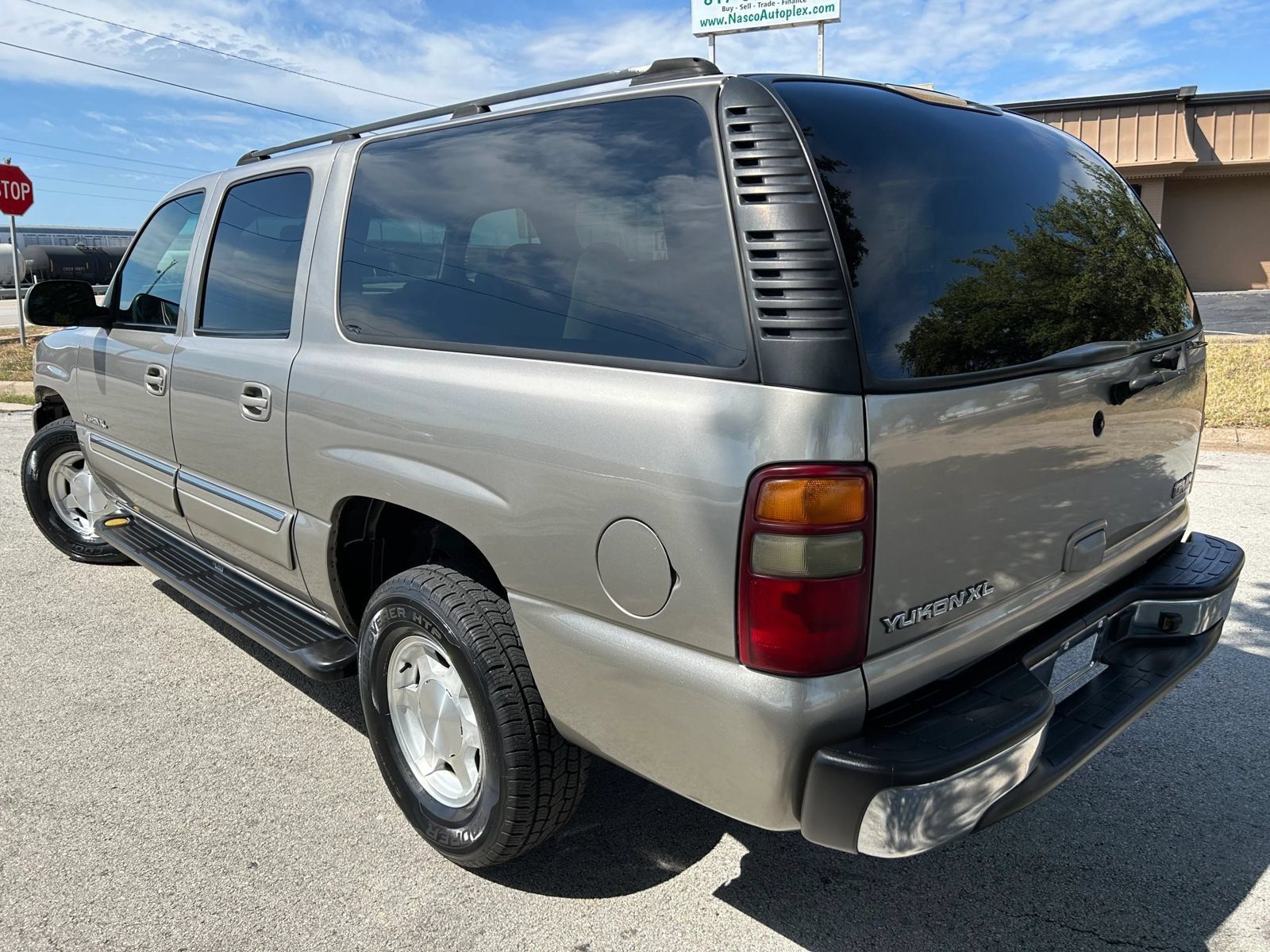 Used 2003 GMC Yukon XL SLE RWD image 5