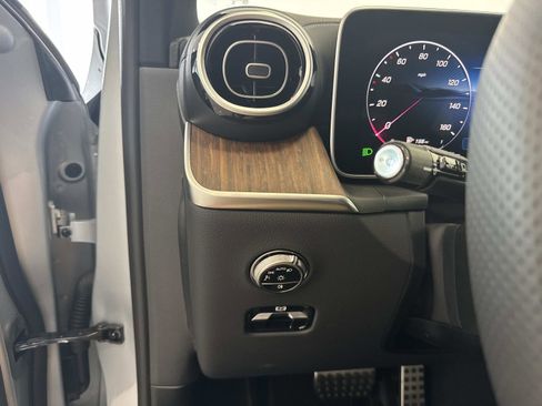 Certified 2025 Mercedes-Benz GLC 300 4MATIC image 32