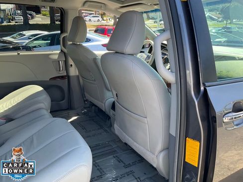 Used 2014 Toyota Sienna XLE image 49