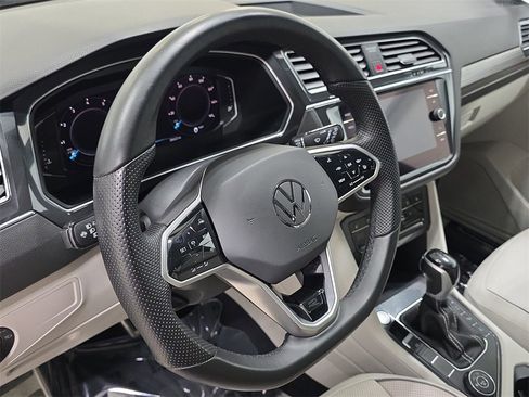 Used 2022 Volkswagen Tiguan SEL R-Line image 16