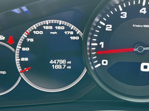 Used 2019 Porsche Panamera RWD image 39