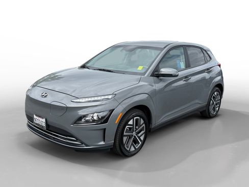 Used 2023 Hyundai Kona SE w/ Cargo Package FWD image 1