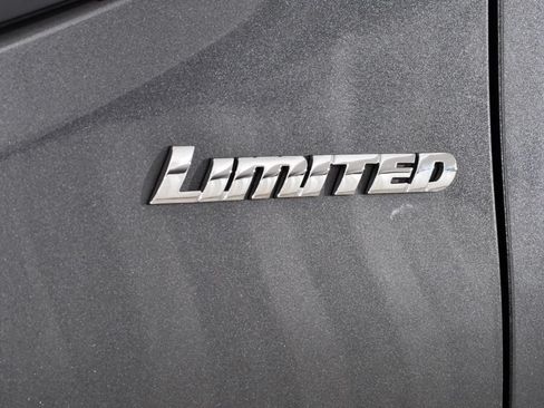 Used 2017 Toyota Tacoma Limited w/ Tow Package AWD/4WD image 21