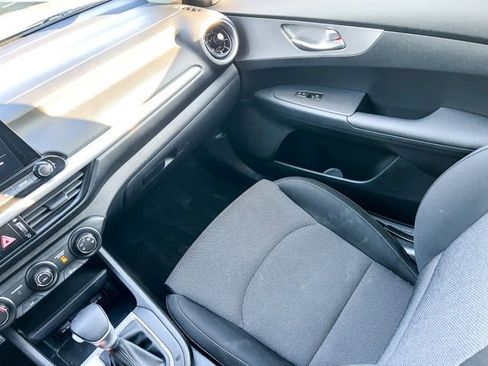 Certified 2022 Kia Forte LXS image 40