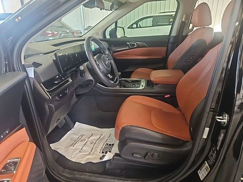 Used 2025 Kia Carnival SX Prestige image 6