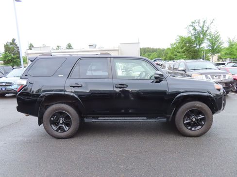 Used 2020 Toyota 4Runner SR5 Premium w/ Moonroof Package AWD/4WD image 4
