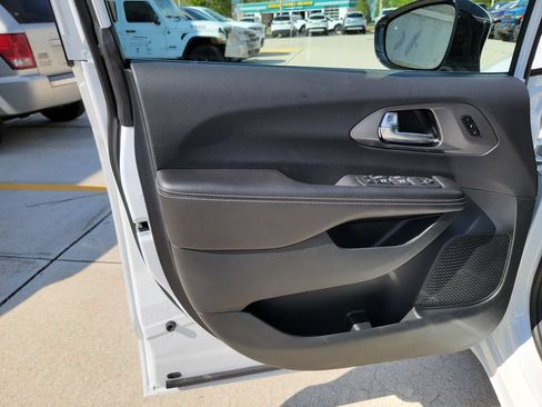 New 2026 Chrysler Pacifica Select FWD image 9