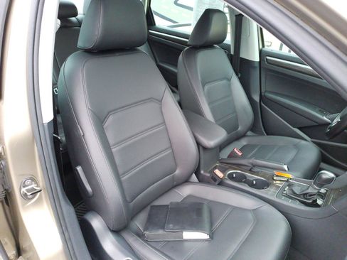 Used 2016 Volkswagen Passat 1.8T SE image 33