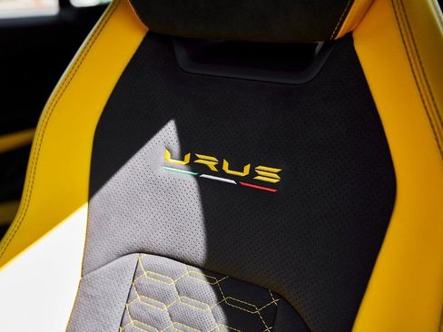 Used 2021 Lamborghini Urus AWD/4WD image 47