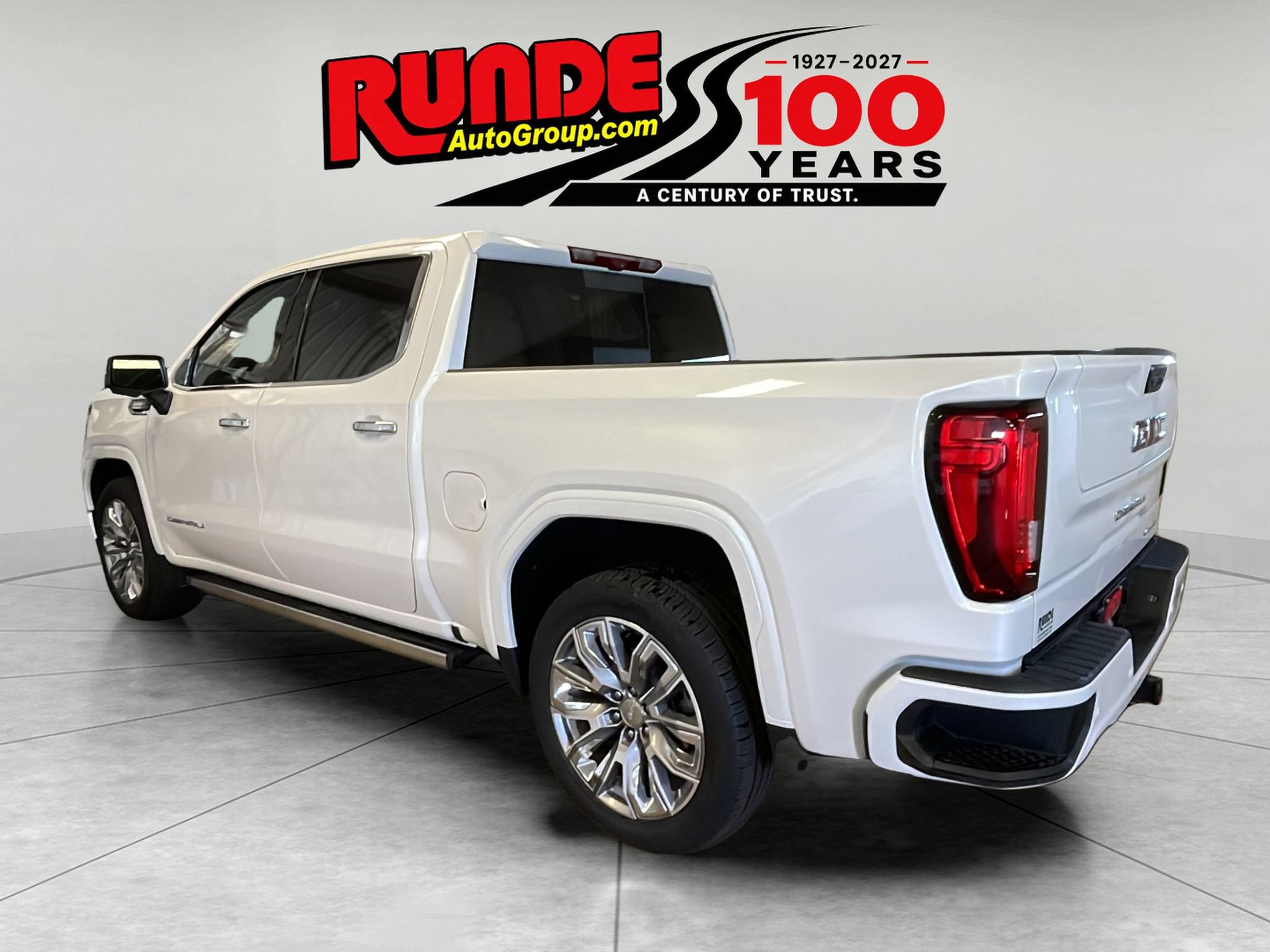 Used 2023 GMC Sierra 1500 Denali w/ Denali Reserve Package AWD/4WD image 3