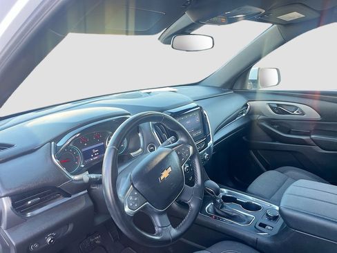 Used 2023 Chevrolet Traverse LT FWD image 9