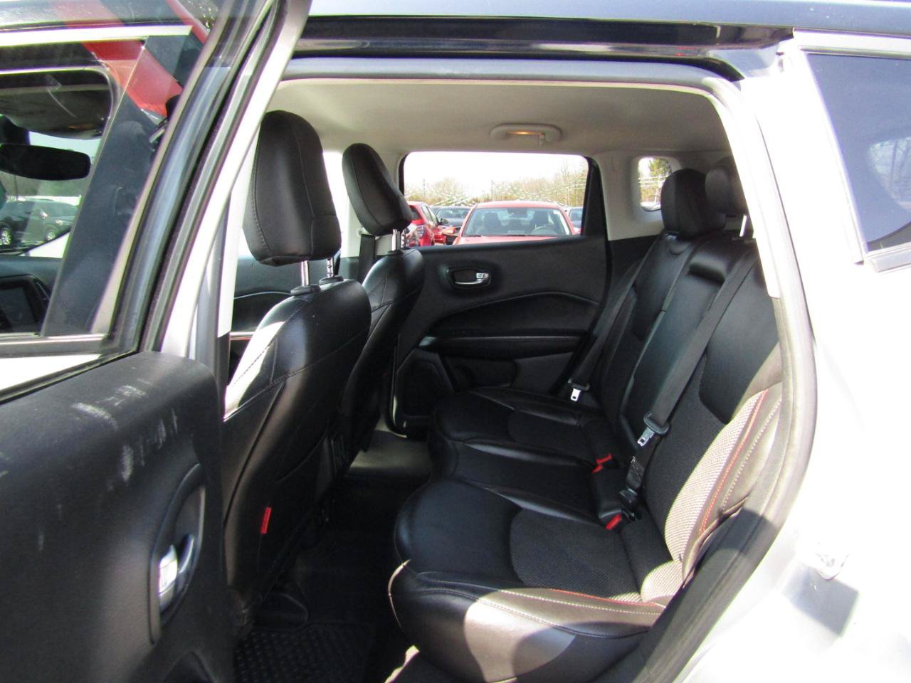 Used 2020 Jeep Compass Trailhawk AWD/4WD image 18