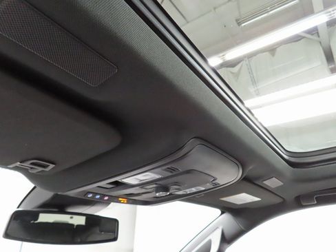 Used 2025 Chevrolet Suburban Z71 image 28