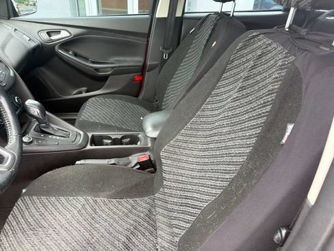 Used 2015 Ford Focus SE w/ SE Cold Weather Package FWD image 9