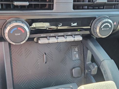 Used 2025 Toyota 4Runner SR5 AWD/4WD image 27