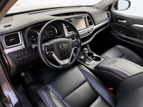Used 2017 Toyota Highlander XLE FWD image 4