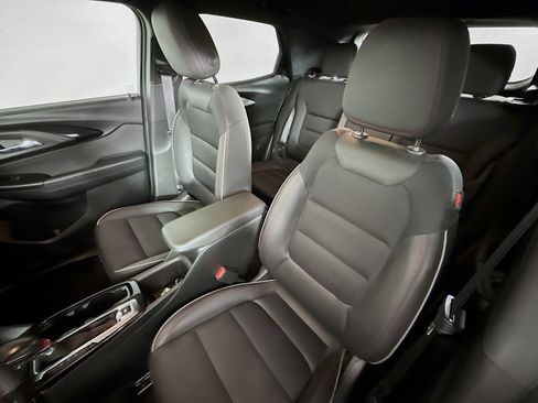 Used 2021 Chevrolet TrailBlazer RS w/ Technology Package image 25