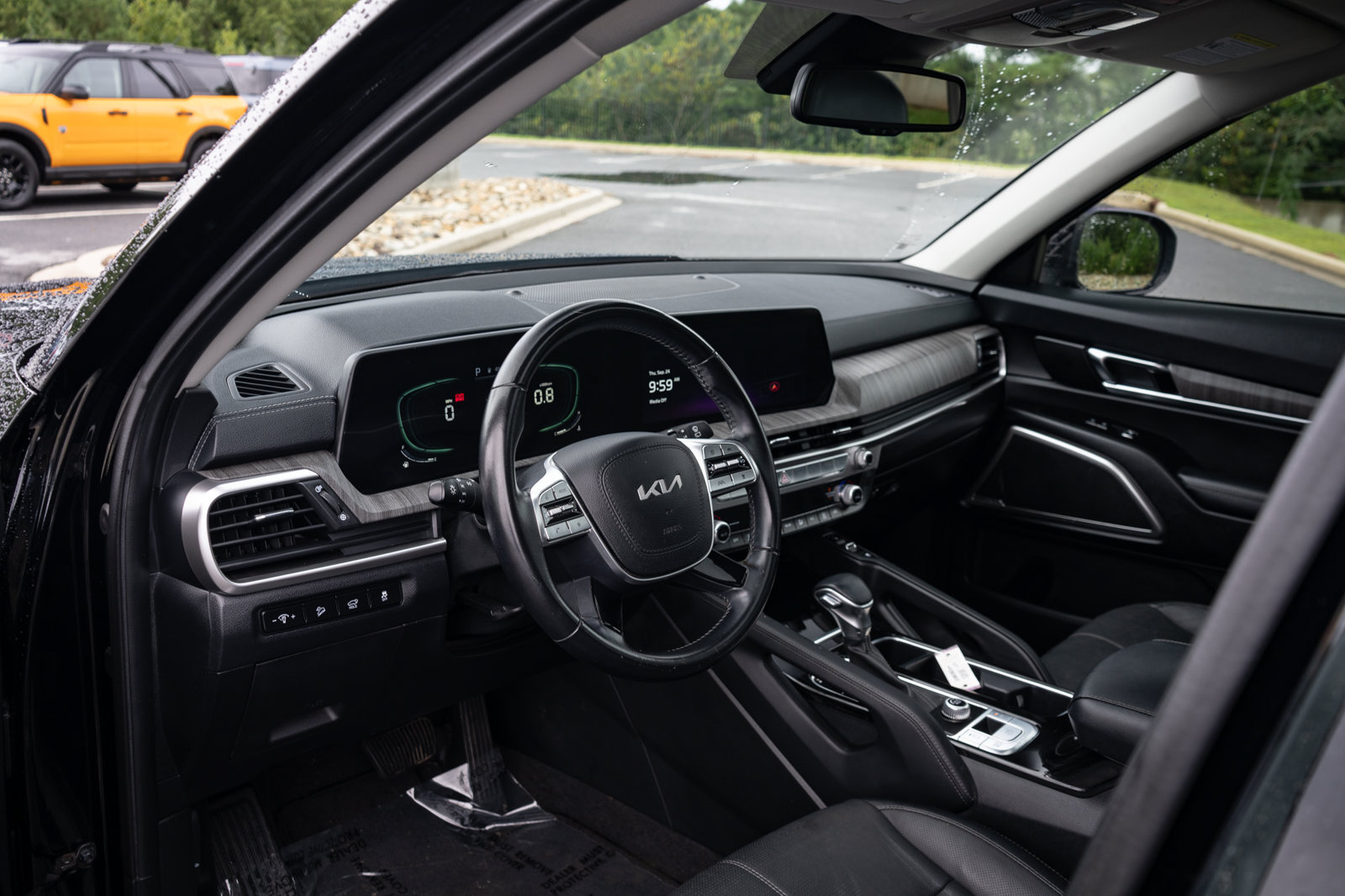 Used 2023 Kia Telluride EX w/ EX Captain's Chair Package FWD image 13