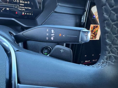 Used 2025 GMC Acadia Elevation image 25