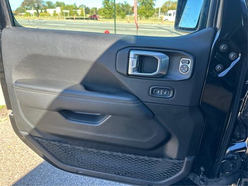 Used 2022 Jeep Wrangler Unlimited Sahara image 14